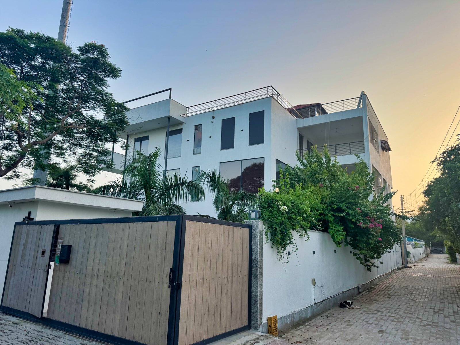 Service Apartments for Monthly Rent in Noida