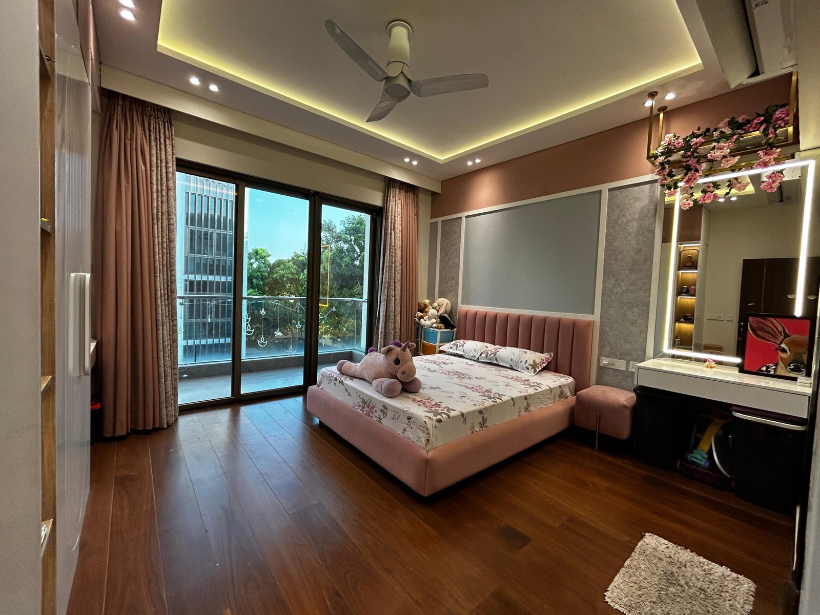furnished service apartment in noida